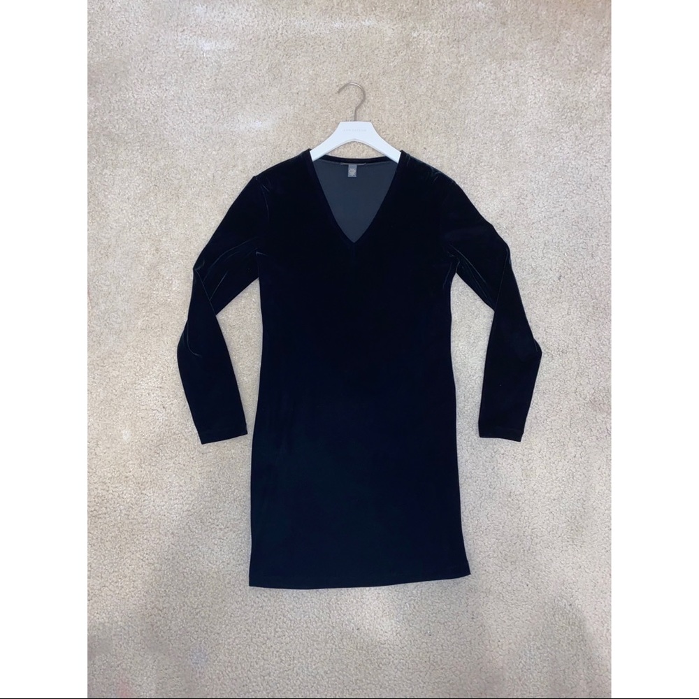 Banana Republic long sleeve v-neck velvet dress